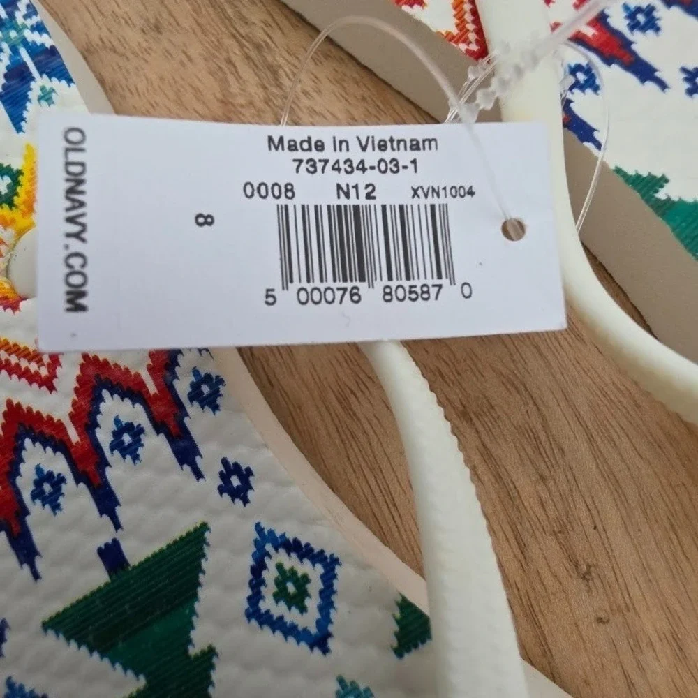 Old Navy Womens Fair Isle Holiday Snowflake Flip Flop Sandals White Size 8 NWT